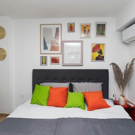 11 Steps' Lovely Studio In The Center Tirana Bagian luar foto