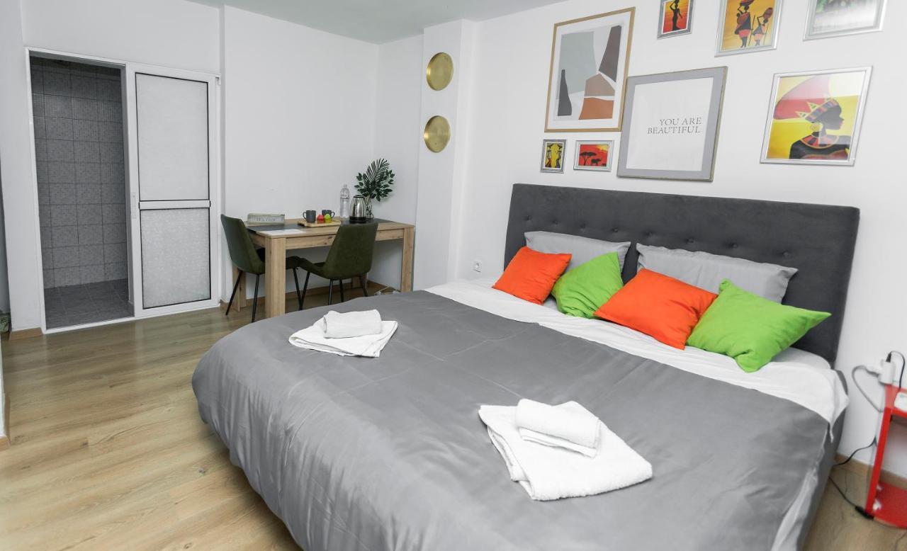 11 Steps' Lovely Studio In The Center Tirana Bagian luar foto