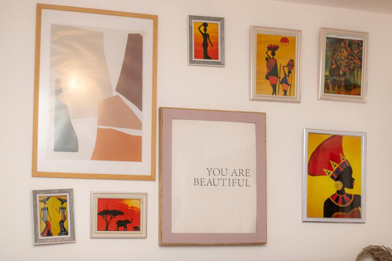 11 Steps' Lovely Studio In The Center Tirana Bagian luar foto