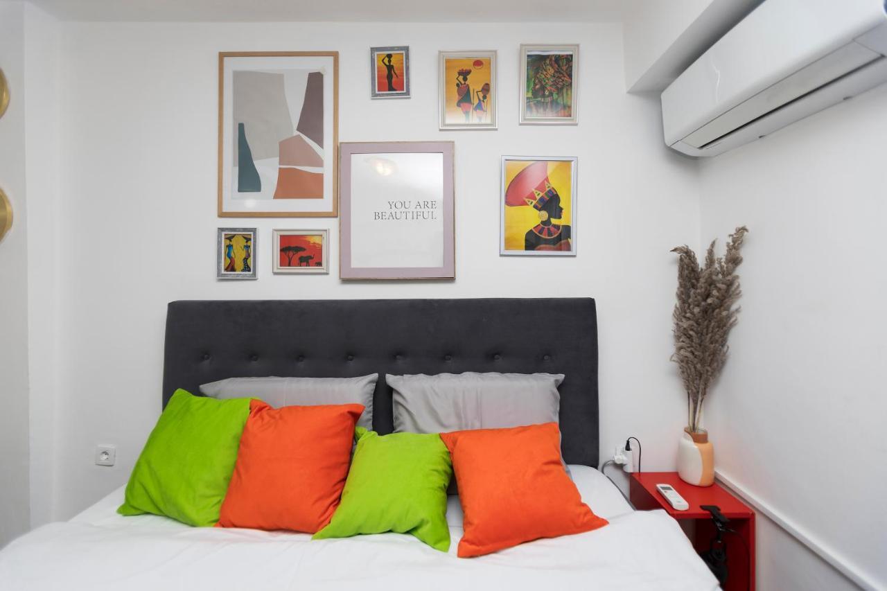 11 Steps' Lovely Studio In The Center Tirana Bagian luar foto