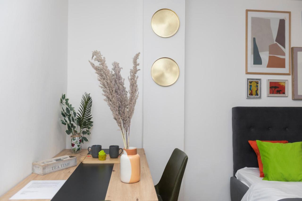 11 Steps' Lovely Studio In The Center Tirana Bagian luar foto