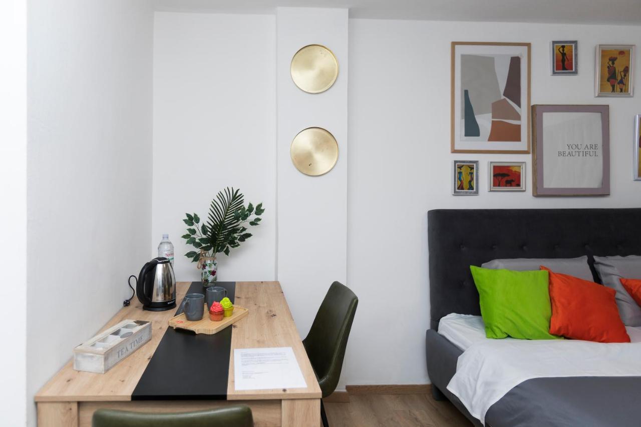 11 Steps' Lovely Studio In The Center Tirana Bagian luar foto
