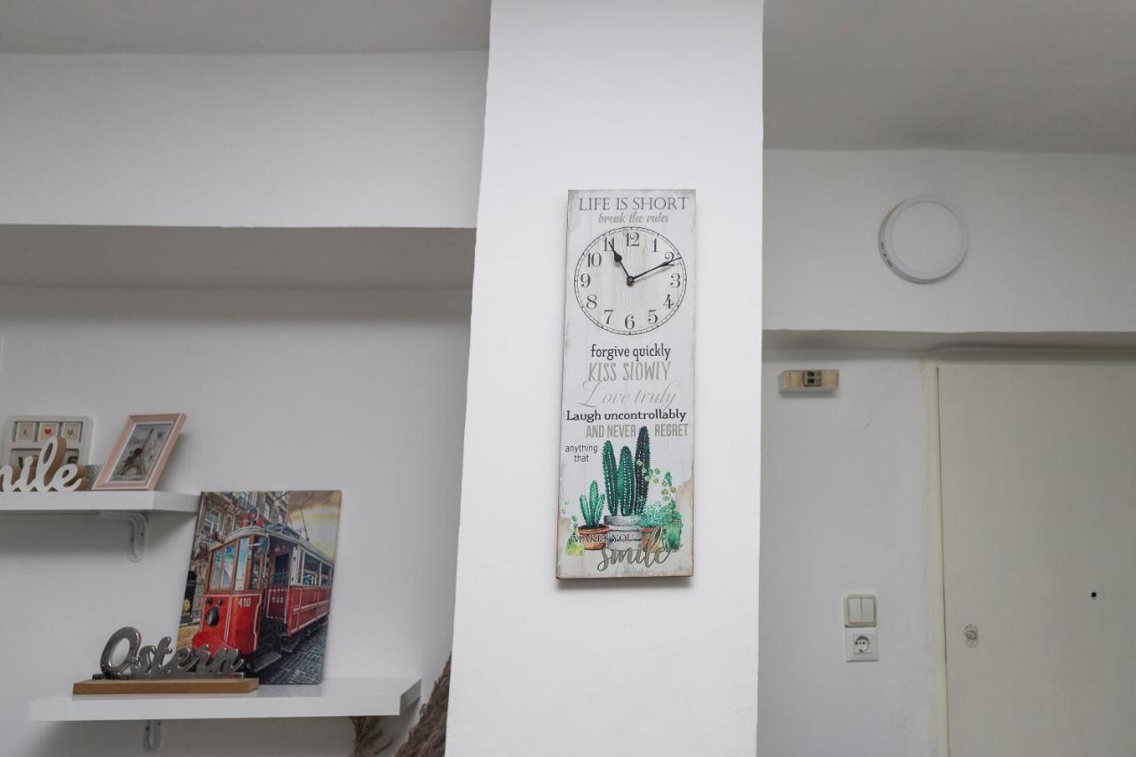 11 Steps' Lovely Studio In The Center Tirana Bagian luar foto