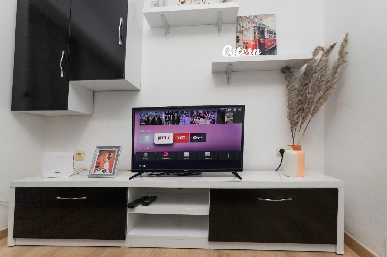 11 Steps' Lovely Studio In The Center Tirana Bagian luar foto